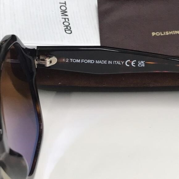 TF1031 52E - Picture 6 of 10